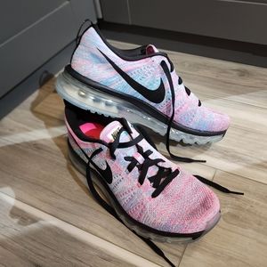 Nike Flyknit Max